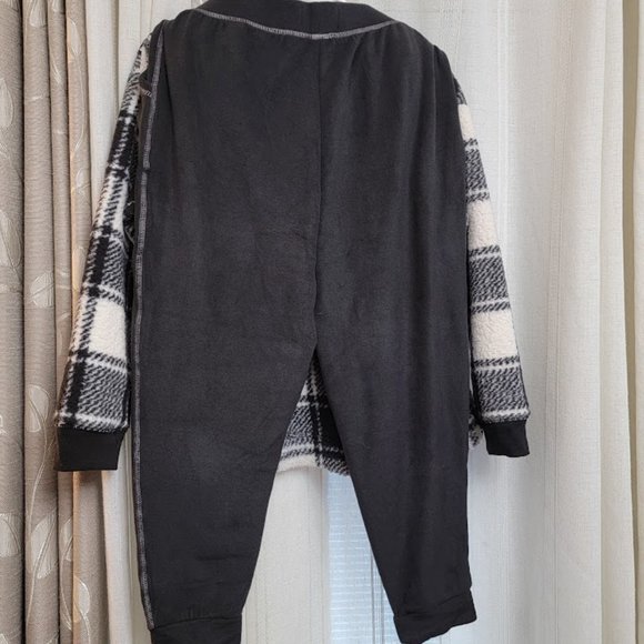 Koolaburra by Ugg Plaid Black and White Petite Medium Lounge Set - Picture 7 of 7